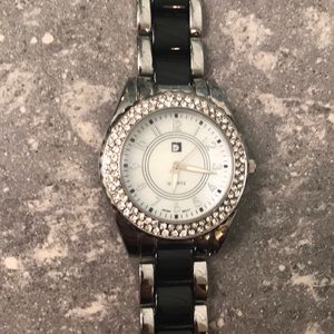 New fashion watch with mother of pearl face